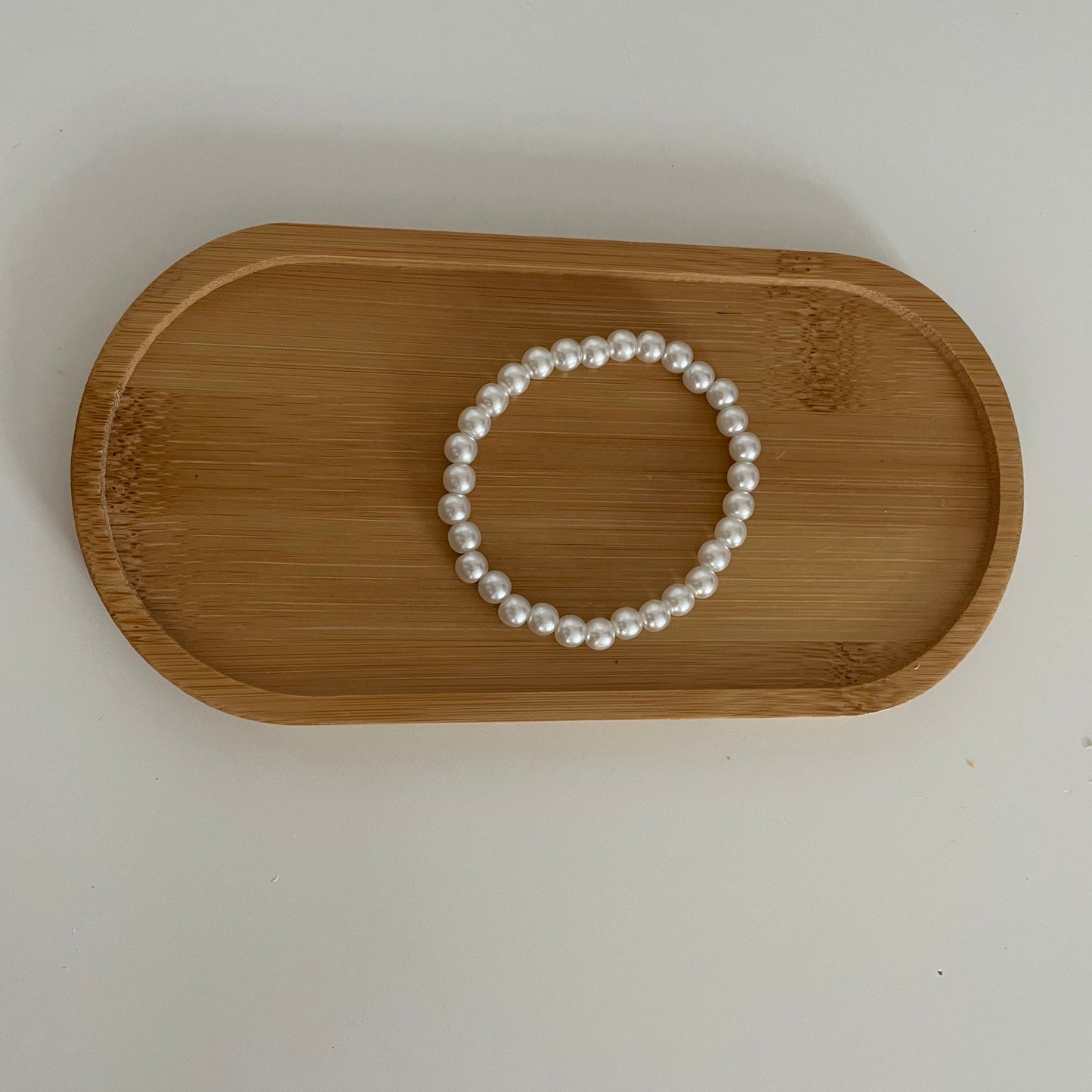 Simple pearl bracelet